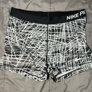 Nike Pro Compression Shorts Women’s Large Black White Athletic Gym